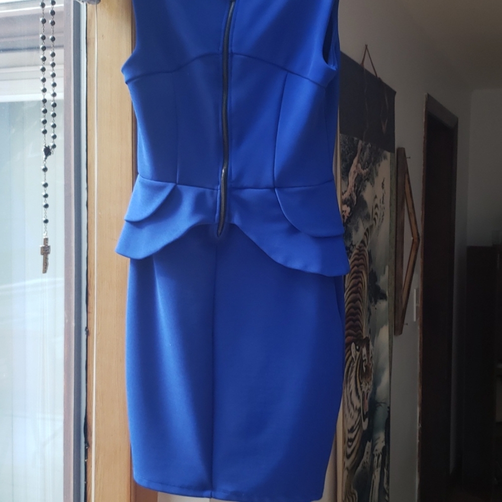 Dress - Picture 3 of 3